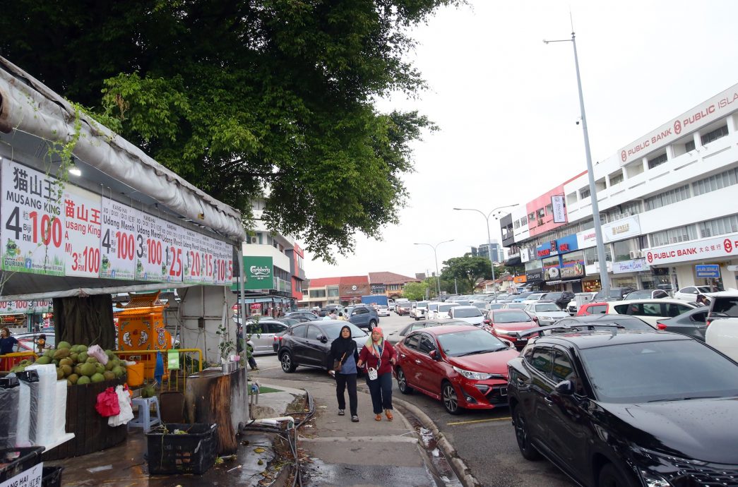 （大都会封面）/榴梿季节导致SS2塞车