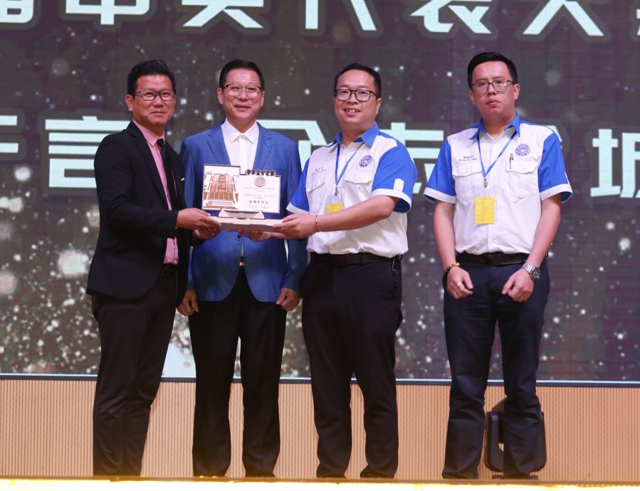 (已签发)全国:青运全国中央代表大会 表决续留青年组织注册局