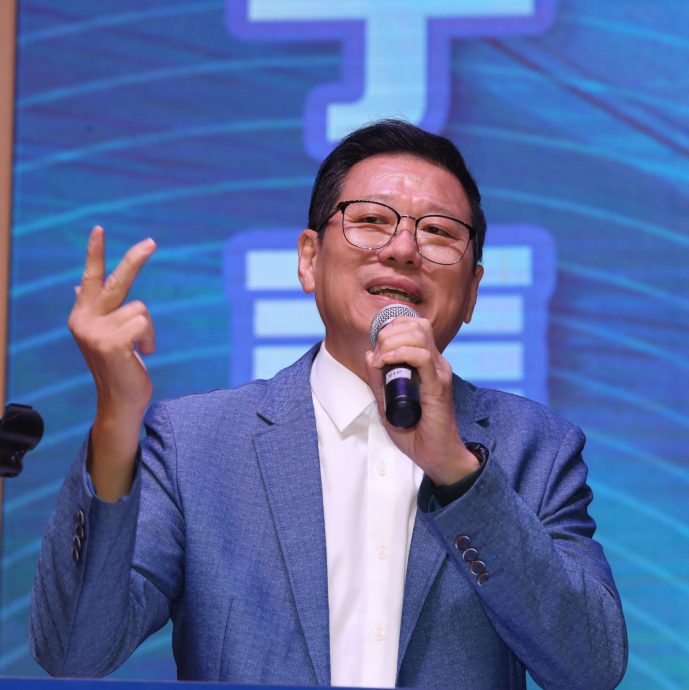 (已签发)全国:青运全国中央代表大会 表决续留青年组织注册局