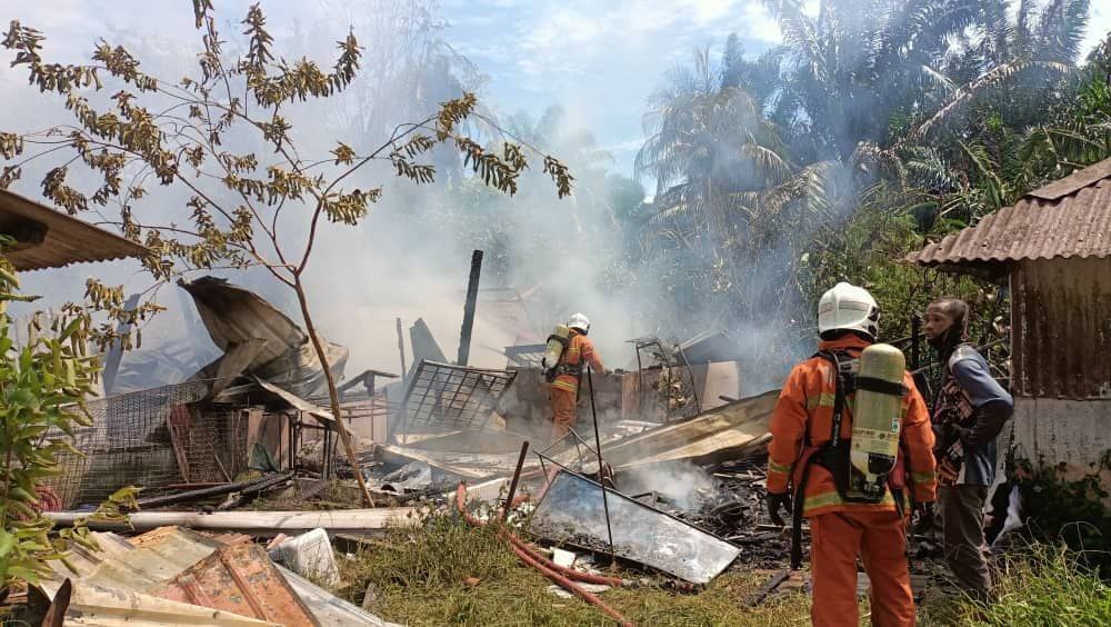 （已签发）柔： 大火吞噬半砖民宅 幸无造成伤亡
