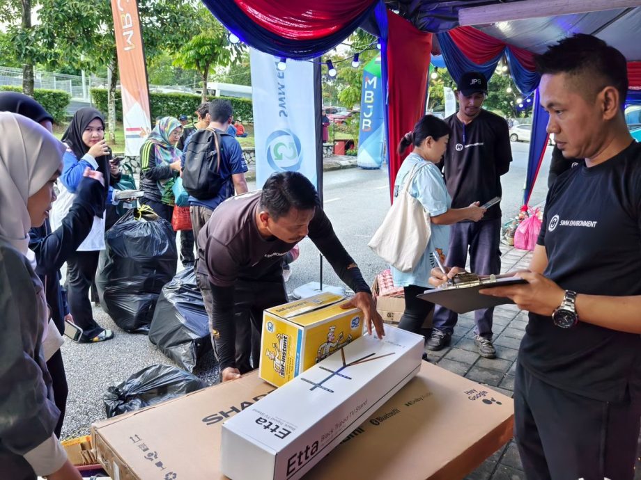 （已签发）柔：“垃圾换现金”成果逐渐彰显，2019至今救逾161万公斤可回收垃圾