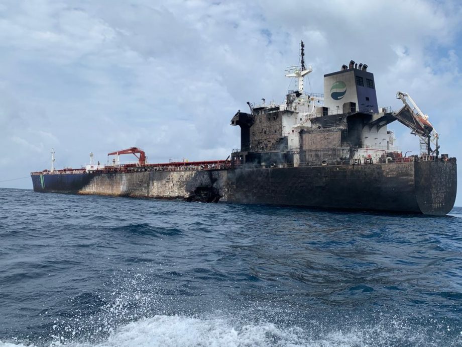 (已签发)柔:丹绒峇劳2船碰撞起火 1船已驶离失联待查