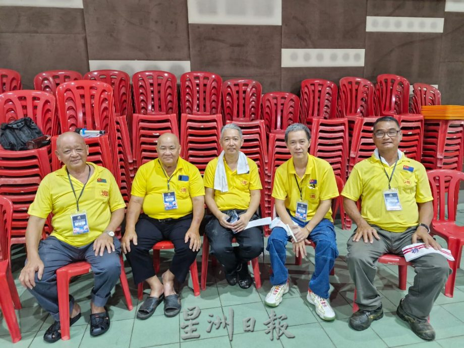 (已签发)柔:**可版头**紫銮阁派发5500平安素餐盒 与民众结缘