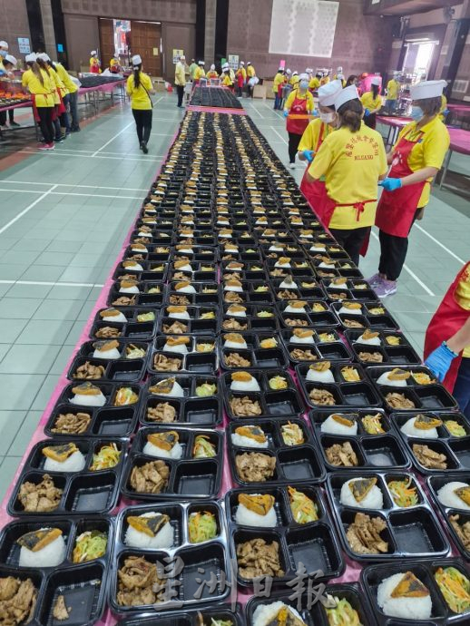 (已签发)柔:**可版头**紫銮阁派发5500平安素餐盒 与民众结缘