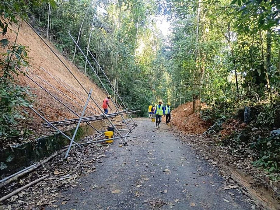 (已签发)柔:埔来山沥青路段关闭 瀑布区仍开放