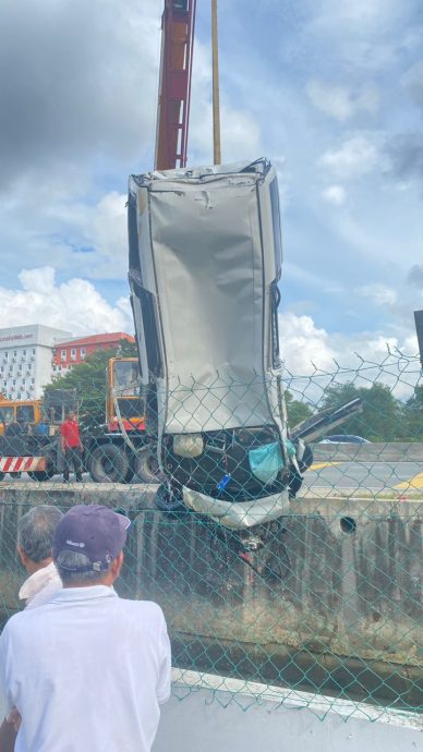 (已签发)柔:封面特稿:新山滨海大道“夺命沟”,2年吞噬6人命