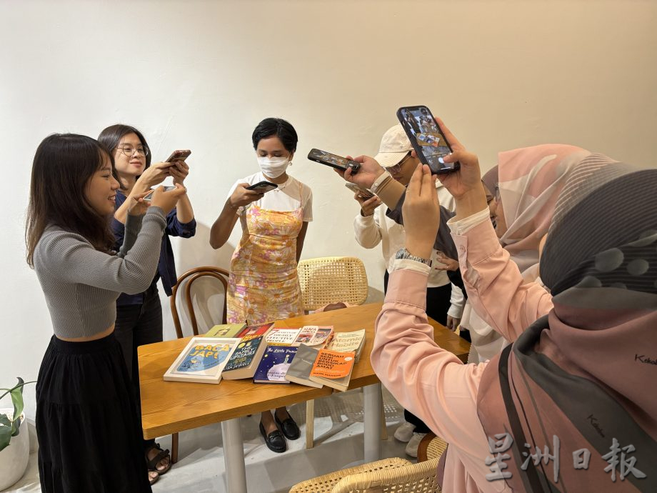 (已签发)柔:封面特稿:静默一小时阅读俱乐部,带动新山阅读风气