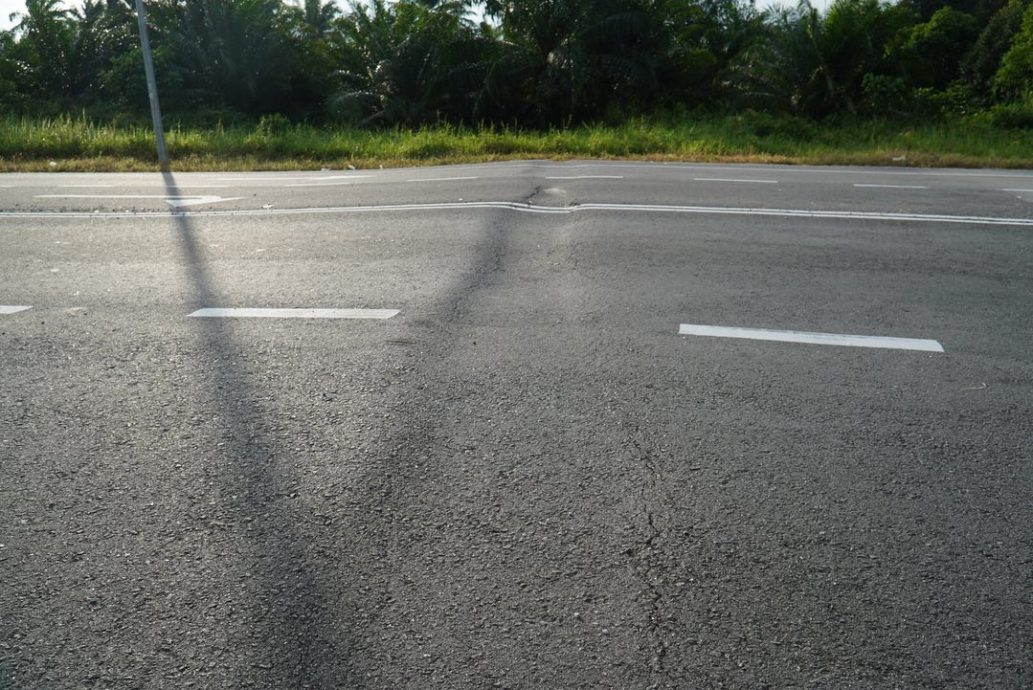 (已签发)柔:柔政府将开发APP 应对受损道路投诉