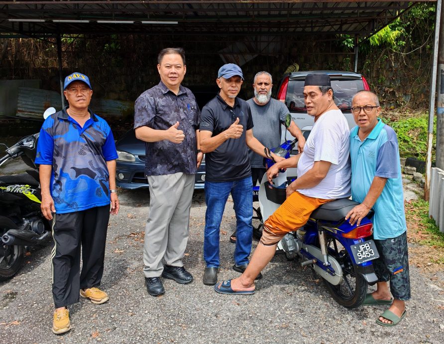 (已签发)柔:民生特工队:峇伏龙山庄山坡“危树”,威胁逾百户居民安全