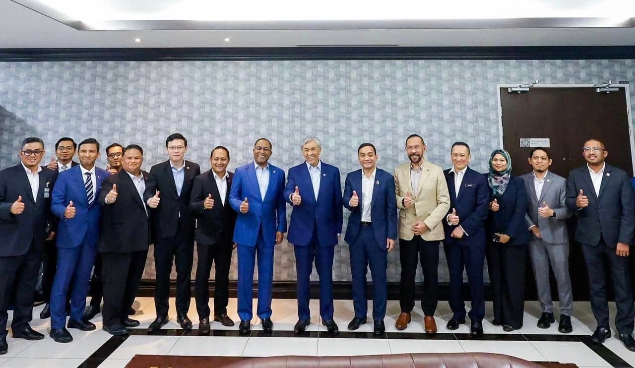 （已签发）柔：**版三头**柔与联邦政府共商 成立柔人才发展理事会4事项