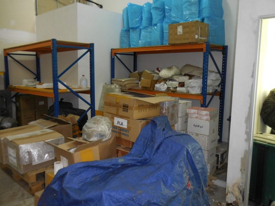 (已签发)柔:**版二头**健身房违法出售合成代谢类固醇,柔卫生局取缔起逾230万令吉违药物