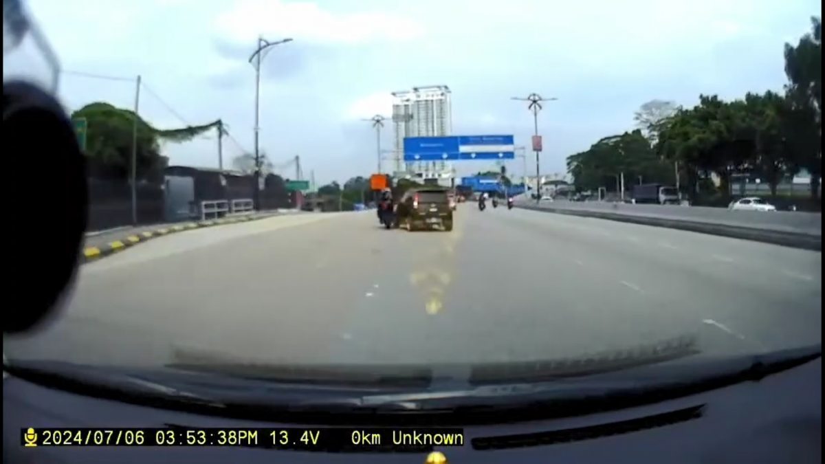 (已签发)柔:**版二头**司机2秒切换3车道,越堤族躲避不及被撞飞惨死