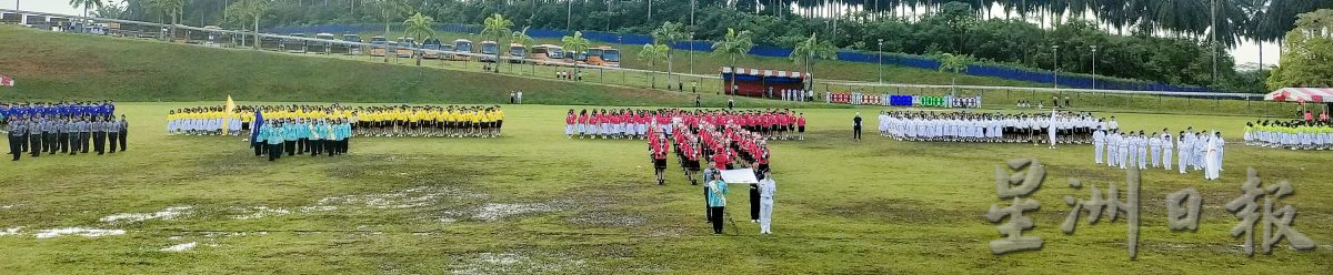 (已签发)柔:**版头**古宽595学生运动场一较高低 郑振贤:或最后一次草地比赛