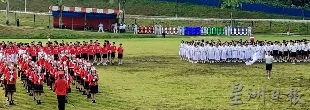 (已签发)柔:**版头**古宽595学生运动场一较高低 郑振贤:或最后一次草地比赛