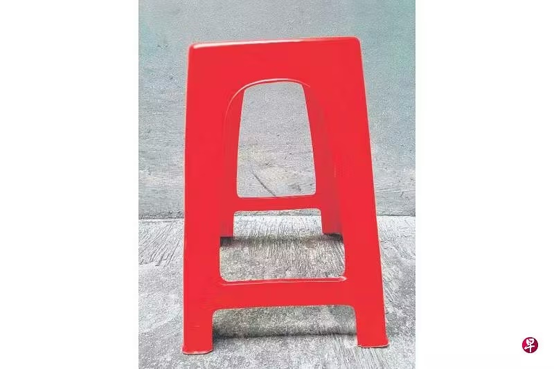 (已签发)柔:狮城二三事:不满要被送养老院 七旬男拿凳怒扔妻