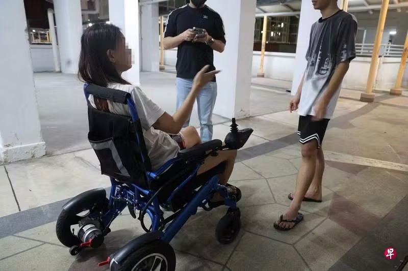 (已签发)柔:狮城二三事:怪男疑每晚“尿袭”两电梯