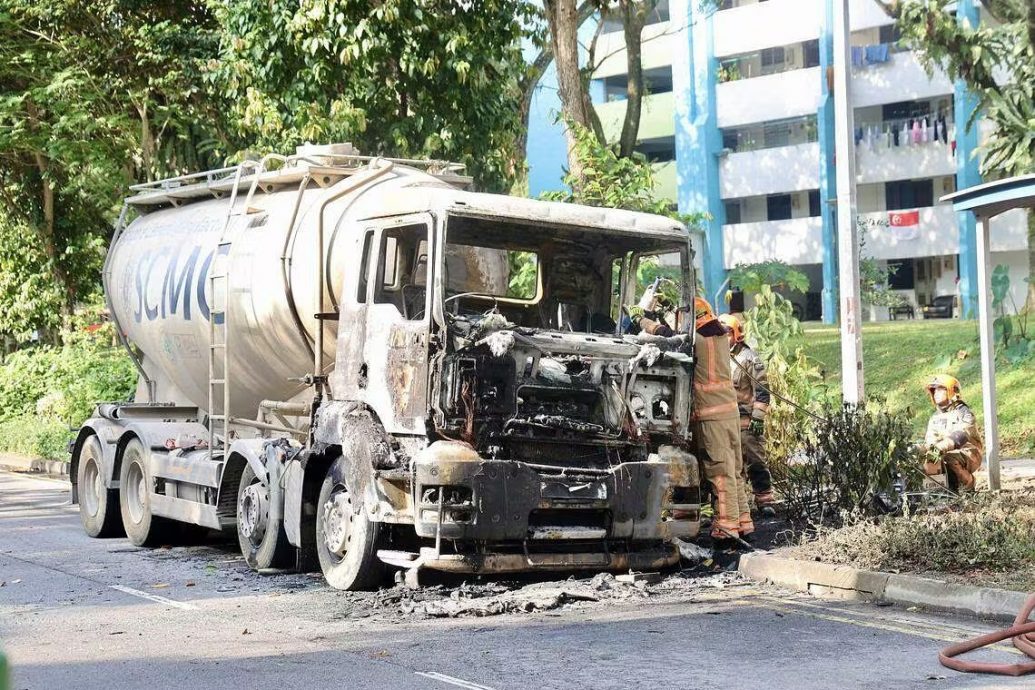 (已签发)柔:狮城二三事:水泥车天桥下起火 还传出爆炸声