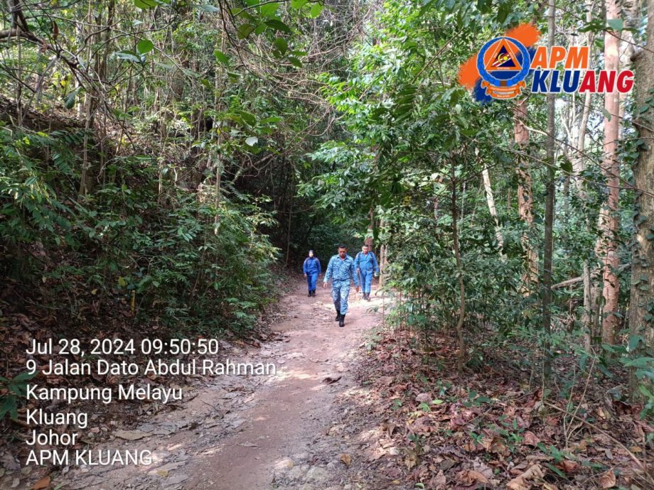 (已签发)柔:男子爬山时不慎跌伤 銮消拯局及民防部队救援