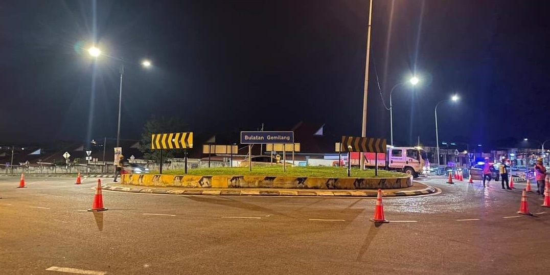 (已签发)柔:疑油槽罗里漏油 11摩托车滑倒13人伤