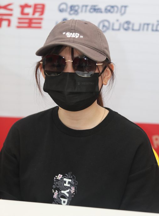 (已签发)柔:视频:拟网贷购金饰,狮城工作大马女子被骗1.5万