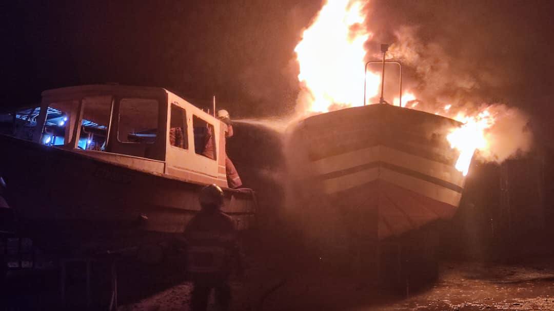 (已签发)柔:造船厂一船爆炸起火,3人烧伤送院