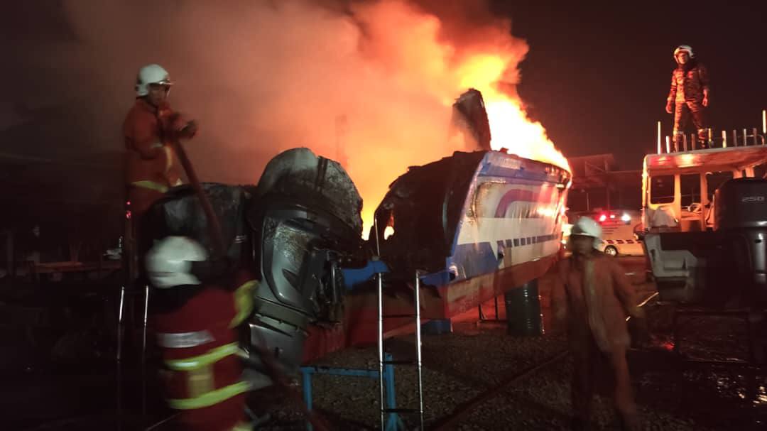 (已签发)柔:造船厂一船爆炸起火,3人烧伤送院