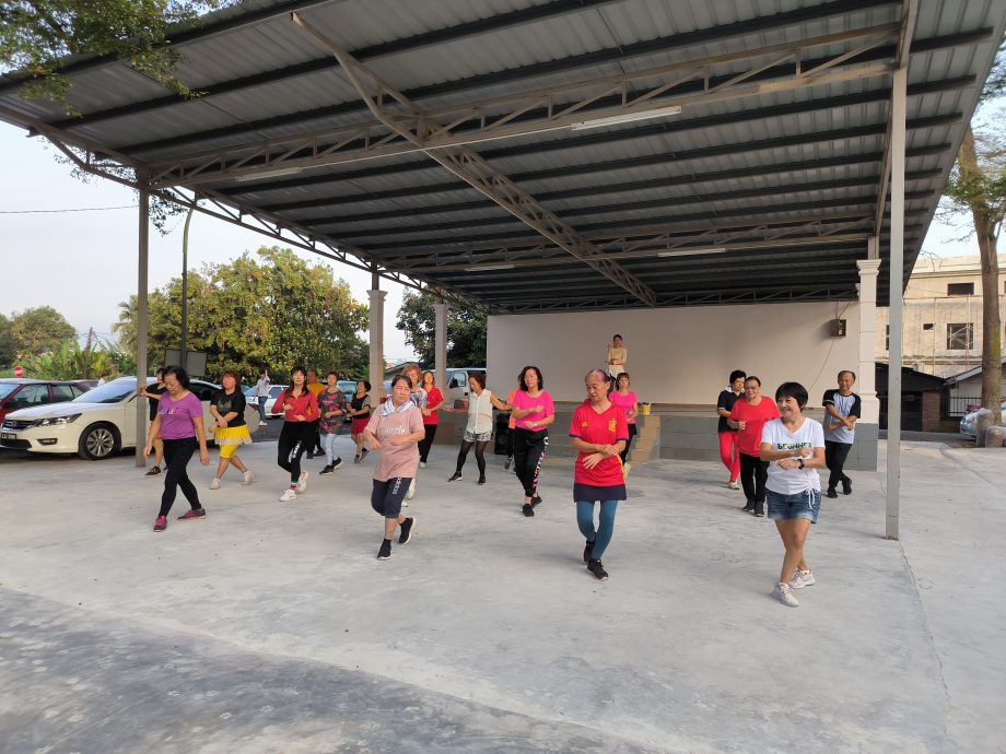 (已签发)柔:黄勃扬呼吁柔大臣 加速处理卫生诊所的申请