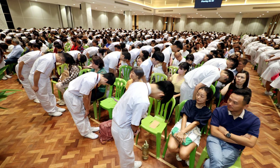 (早报后面头)大都会/兴华中学成年礼