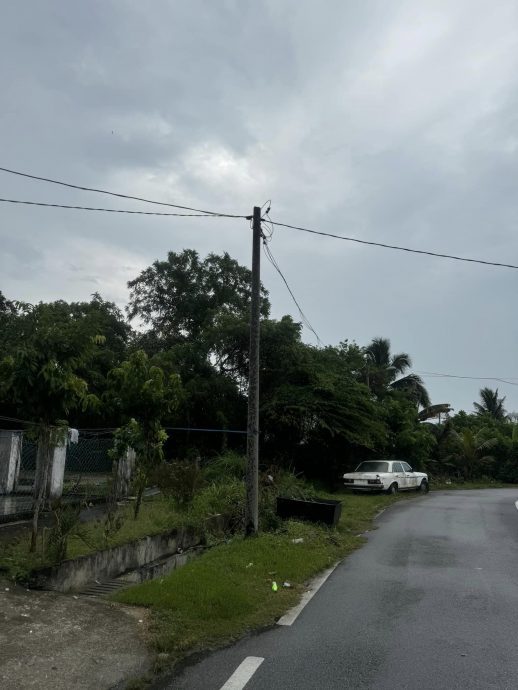 (版2副)大都会:万挠新村获6街灯照亮回家路/4图