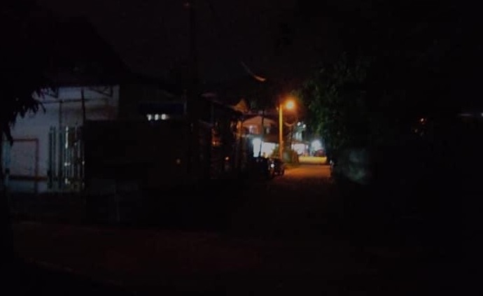 (版2副)大都会:万挠新村获6街灯照亮回家路/4图