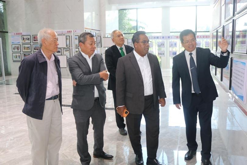 (请改写做版头/钦洲产业园)马来西亚驻华大使拿督·诺曼·穆罕默德 阁下到中马合资公司考察交流