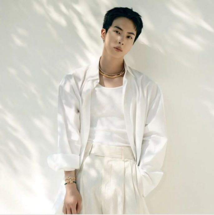  Jin回母校掀学弟们疯狂追星　全校暴动上演《尸杀列车》场面	