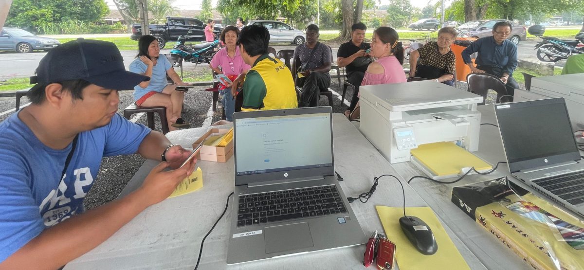 me03副文-大都会/巴生市厅在卫星市为81只狗发放狗牌/5图