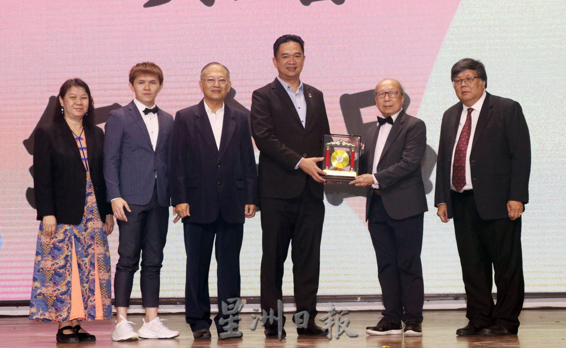 NS芙蓉/交长陆兆福捎来10万令吉大礼,芙小活动广场基金筹获突破50万