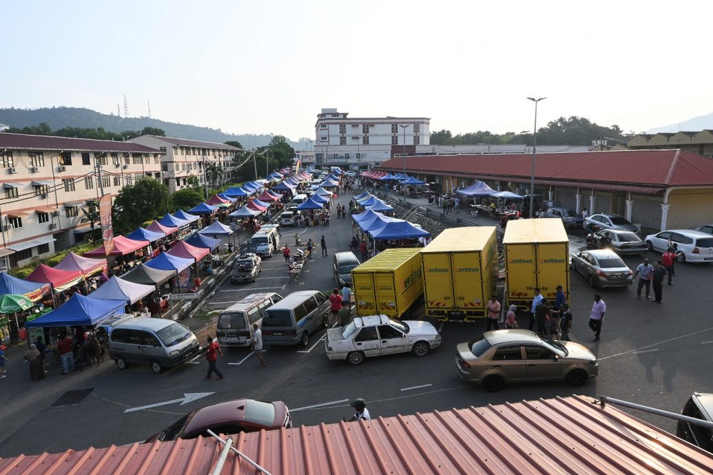 NS马口:拿督唐贤钦路的周一夜市开市，公众反应相当热烈