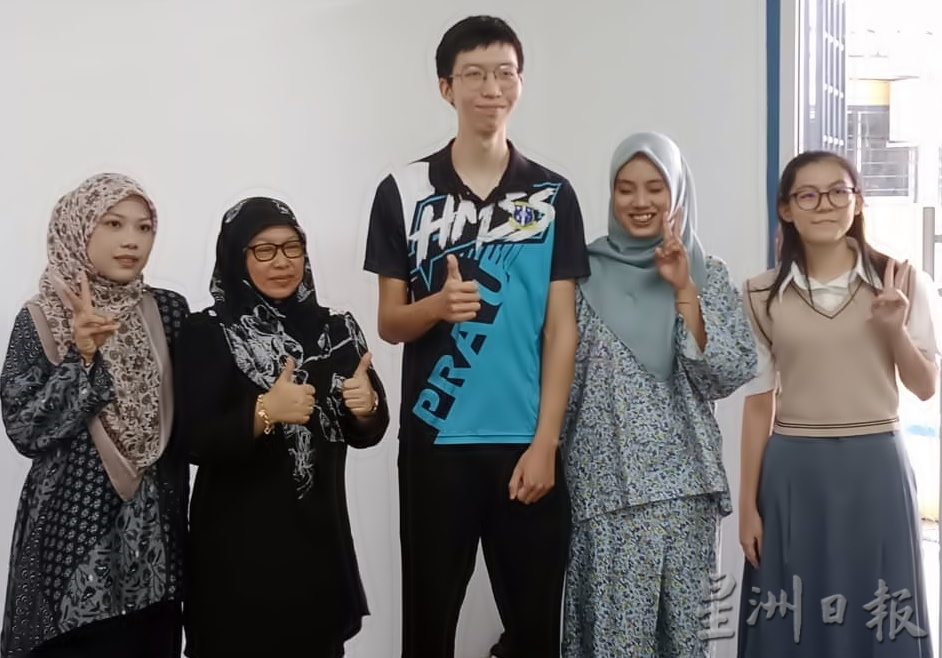 STPM放榜︱安顺三民华中 8学生成绩优秀