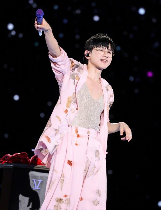 Westlife首推中文歌 AI翻唱张杰《越爱越强》