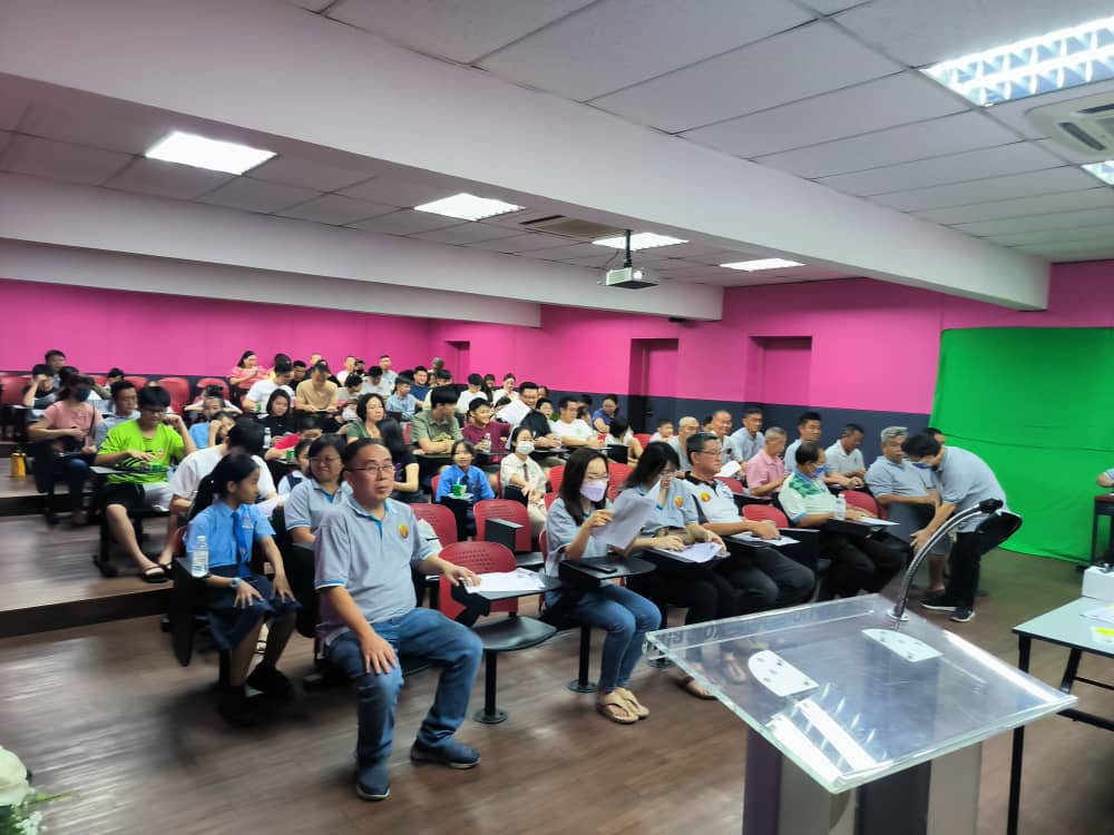 12/8大都会/《校园我董》:巴生中路镇中华国民华小董事长邱尔助