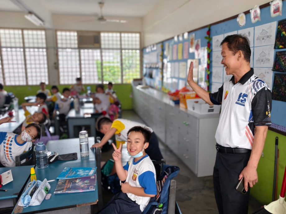 12/8大都会/《校园我董》:巴生中路镇中华国民华小董事长邱尔助