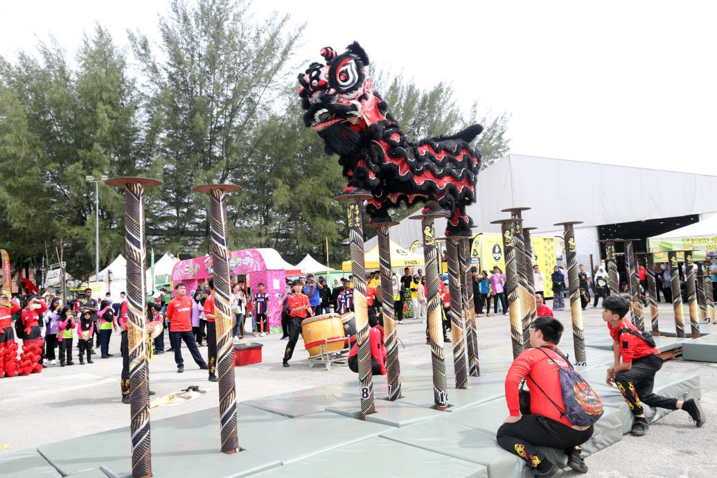 18/8见报∕我们∕华族舞狮和廿四节令鼓在人民嘉年华登场,加深友族的认识