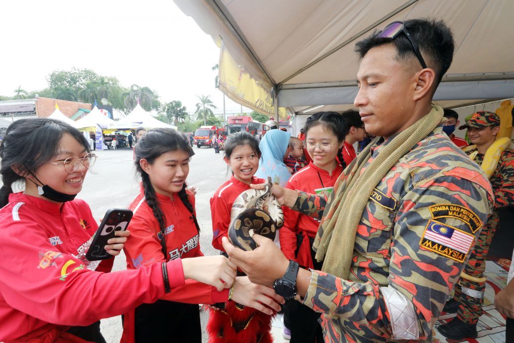 18/8见报∕我们∕华族舞狮和廿四节令鼓在人民嘉年华登场,加深友族的认识