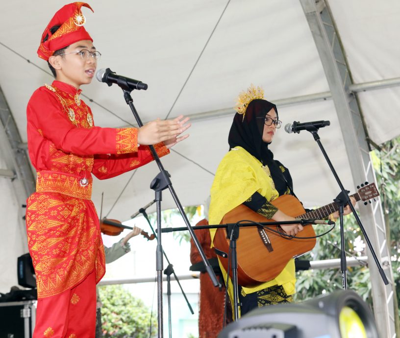 18/8见报∕我们∕华族舞狮和廿四节令鼓在人民嘉年华登场,加深友族的认识