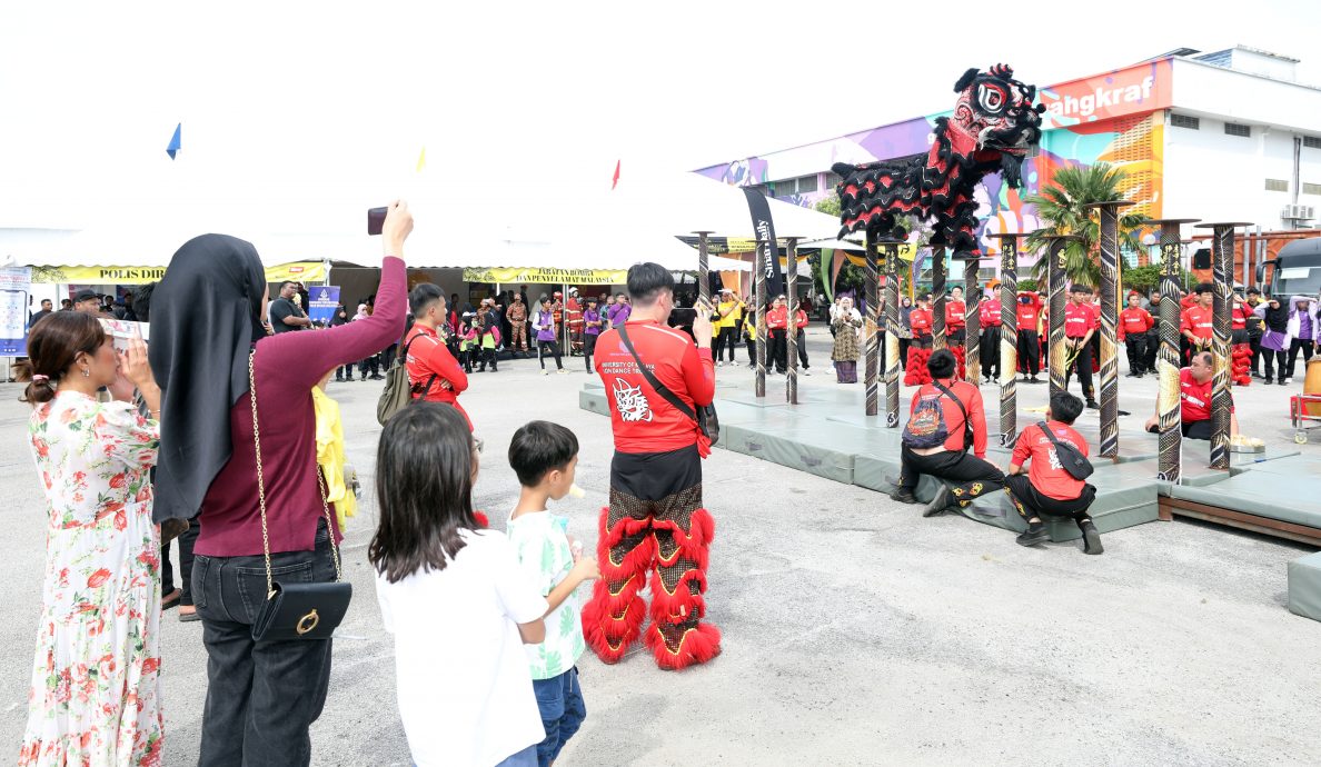 18/8见报∕我们∕华族舞狮和廿四节令鼓在人民嘉年华登场,加深友族的认识