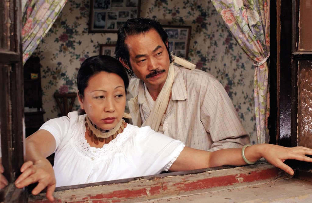 73岁元华搭飞机被野生捕获 意外撞样“肯德基爷爷”