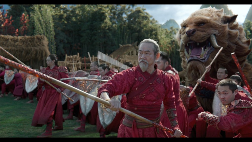 73岁元华搭飞机被野生捕获 意外撞样“肯德基爷爷”