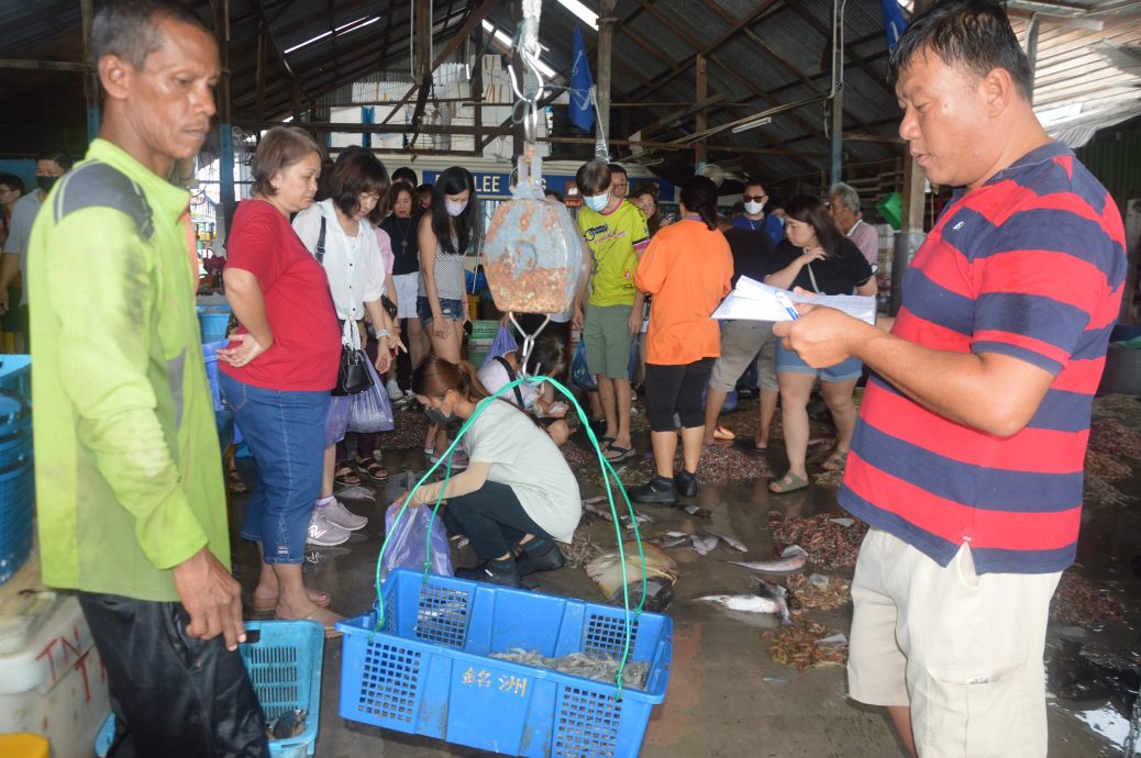8月17日见报(大北马)星角摄-高渊港口渔获码头