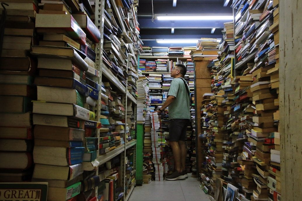 8月31日见报/星角摄/吉宁万山巴刹楼上的二手书店