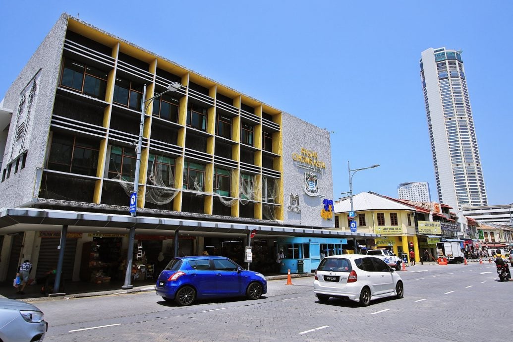 8月31日见报/星角摄/吉宁万山巴刹楼上的二手书店