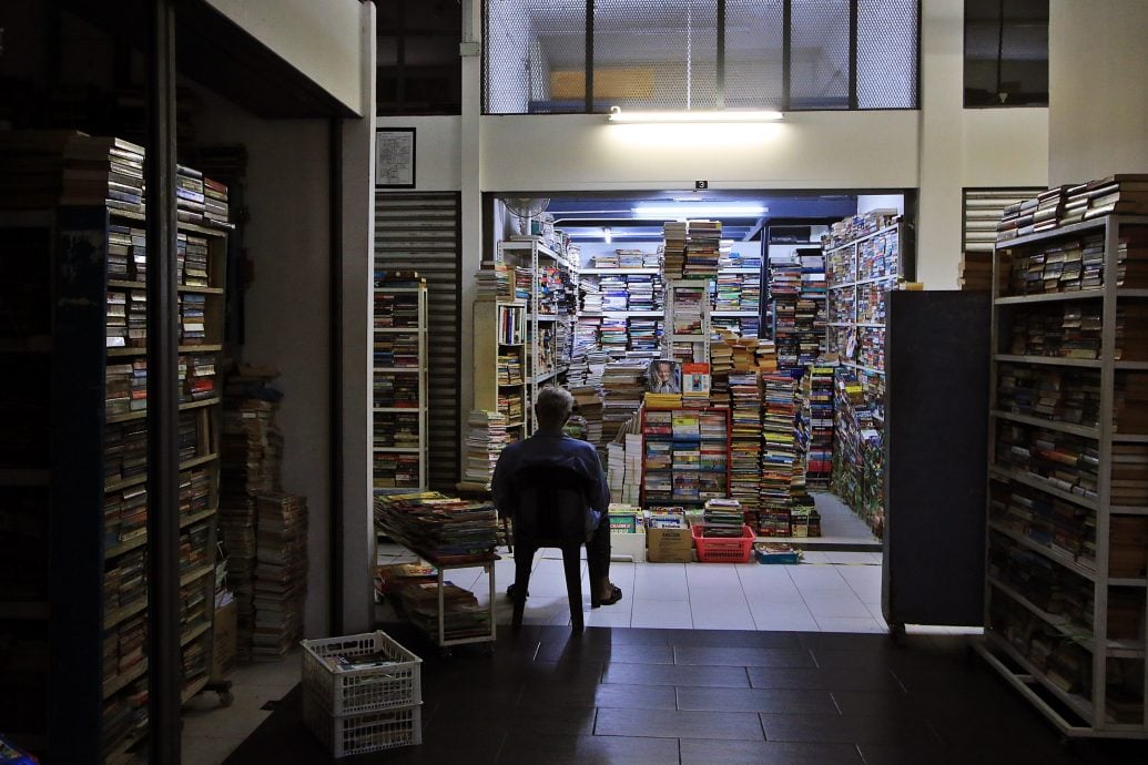 8月31日见报/星角摄/吉宁万山巴刹楼上的二手书店