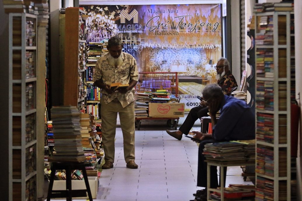 8月31日见报/星角摄/吉宁万山巴刹楼上的二手书店